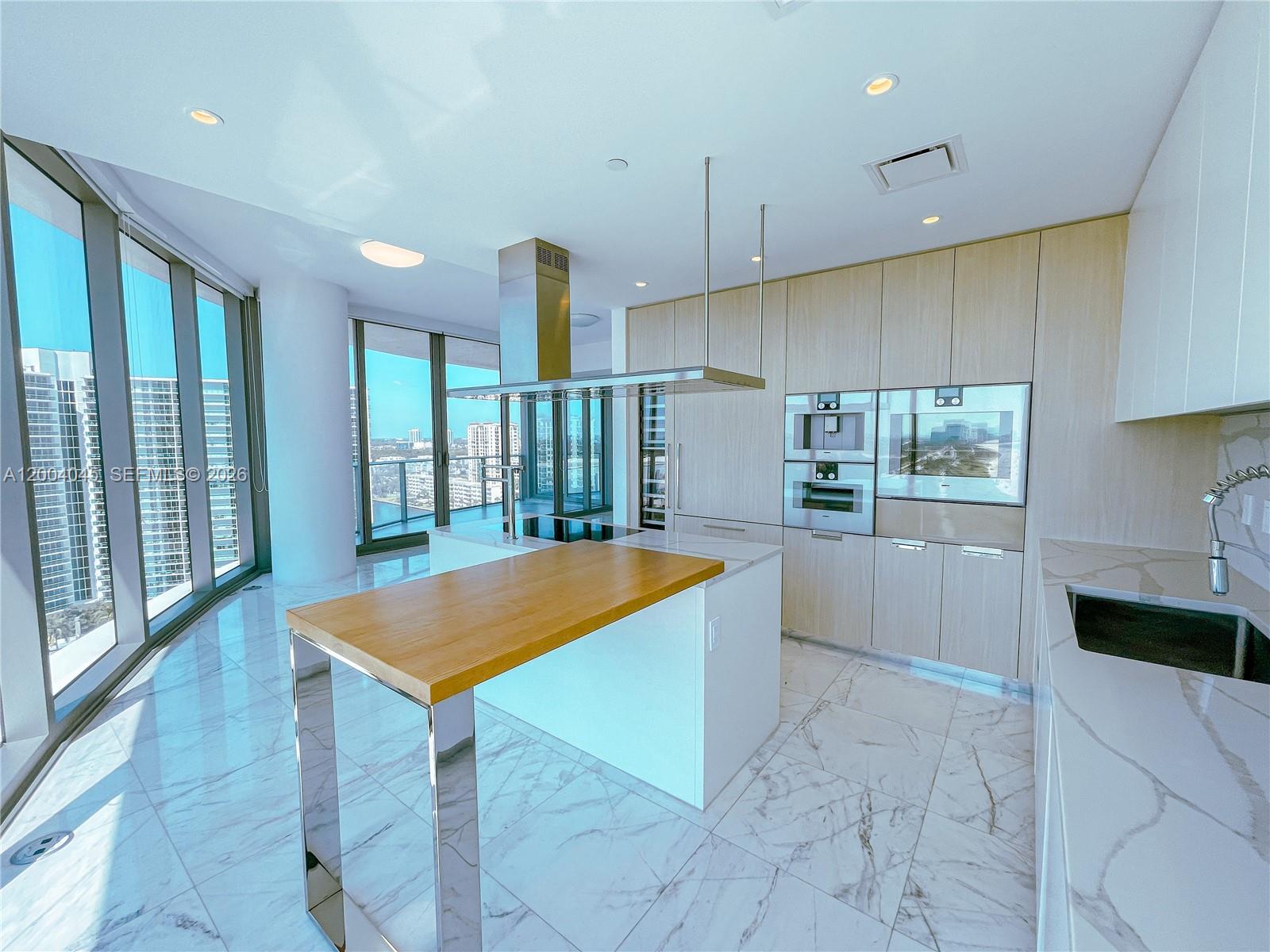 1205 4 / 6 3204 sq. ft. $ 2026-04-20 0 Photo