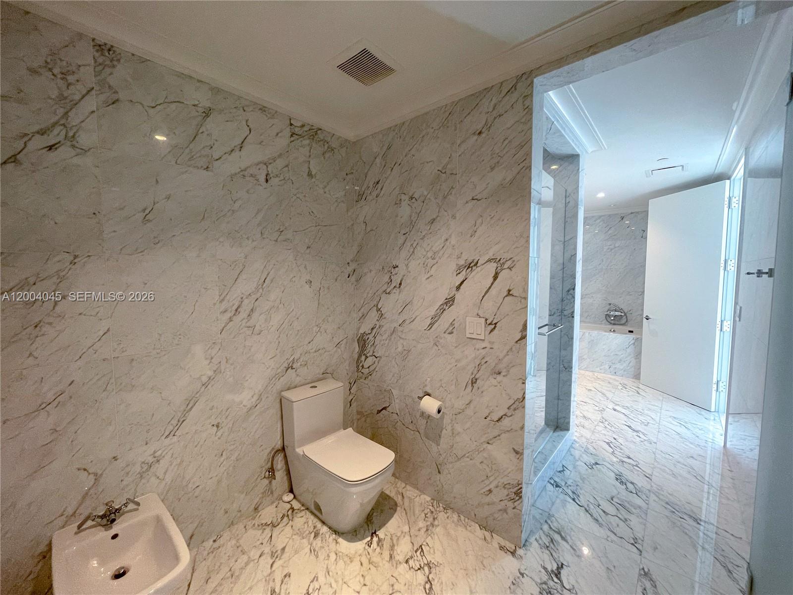 1205 4 / 6 3204 sq. ft. $ 2026-04-20 0 Photo