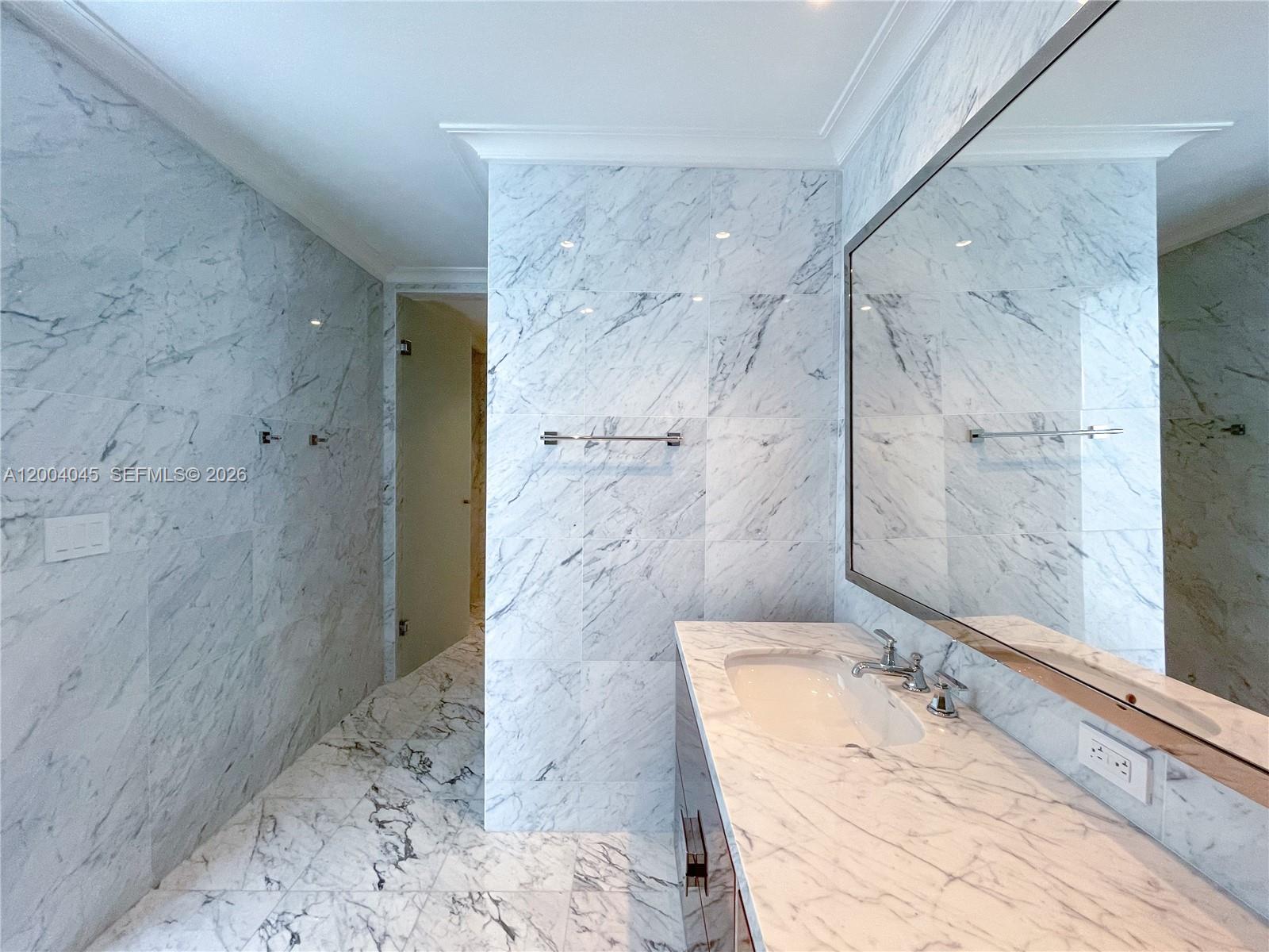1205 4 / 6 3204 sq. ft. $ 2026-04-20 0 Photo