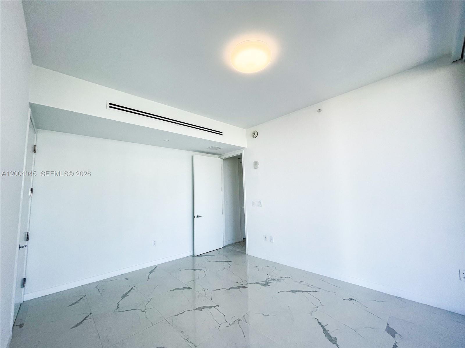 1205 4 / 6 3204 sq. ft. $ 2026-04-20 0 Photo
