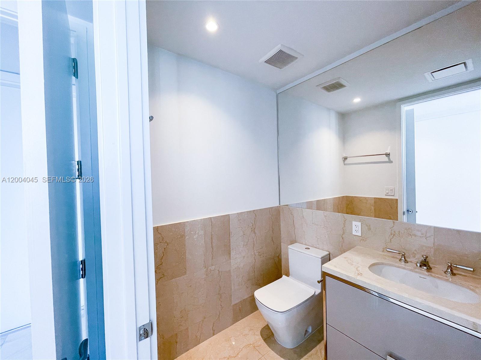 1205 4 / 6 3204 sq. ft. $ 2026-04-20 0 Photo