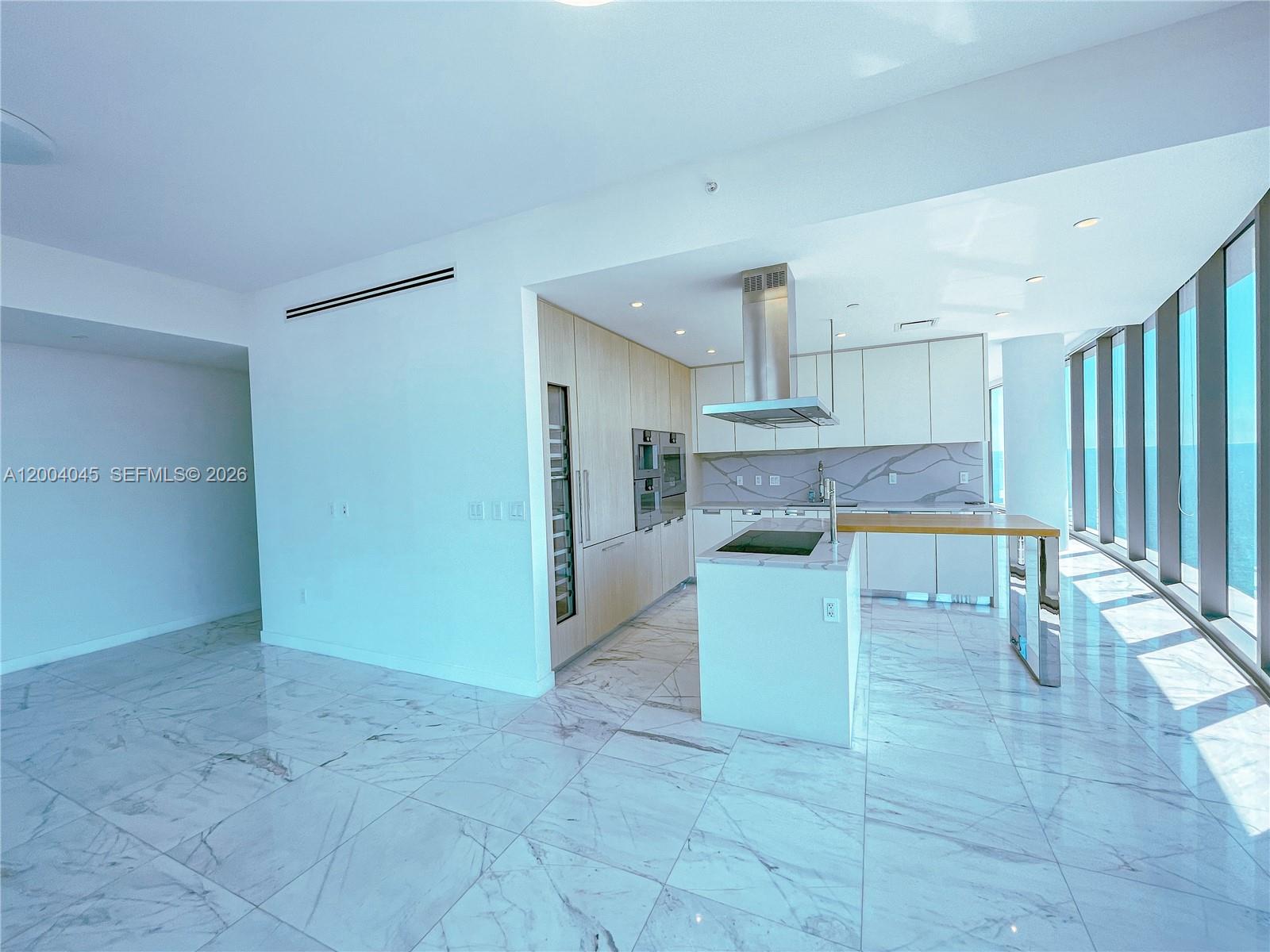 1205 4 / 6 3204 sq. ft. $ 2026-04-20 0 Photo