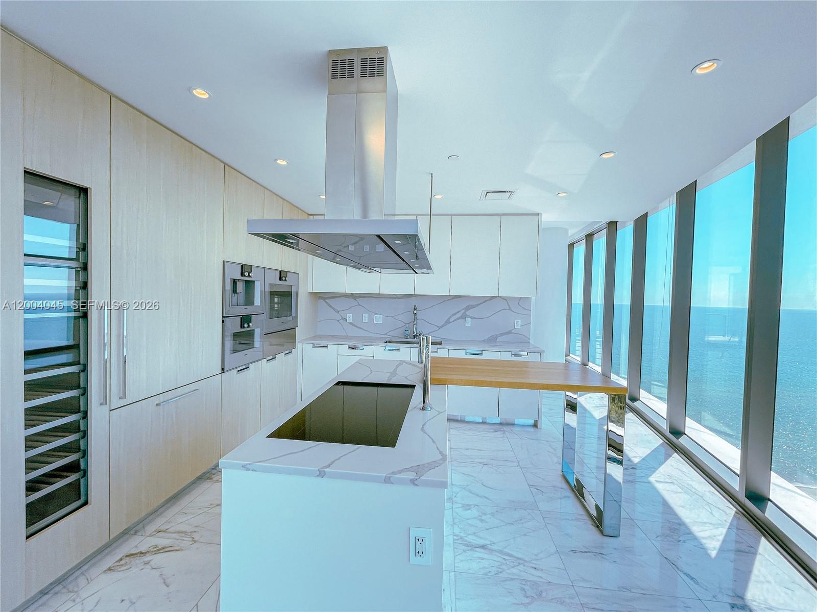 1205 4 / 6 3204 sq. ft. $ 2026-04-20 0 Photo