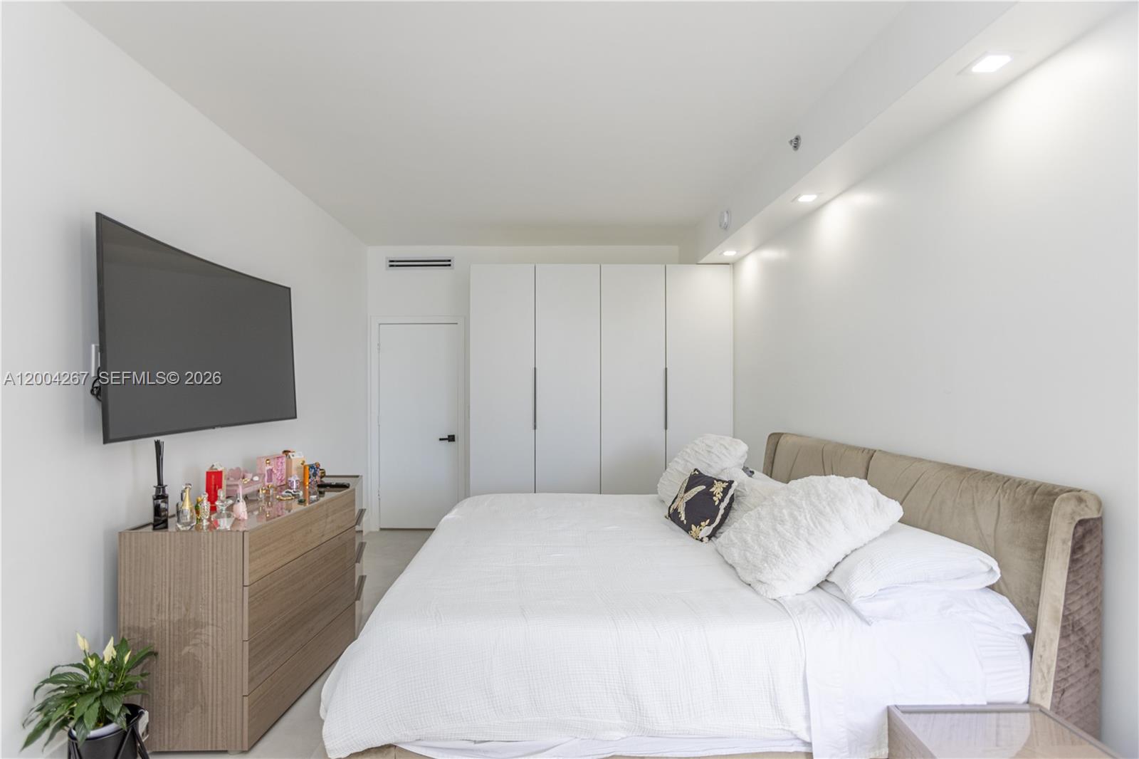 Photo of 20191 Country Club Dr  #TH9, Aventura, Florida, 33180 - 