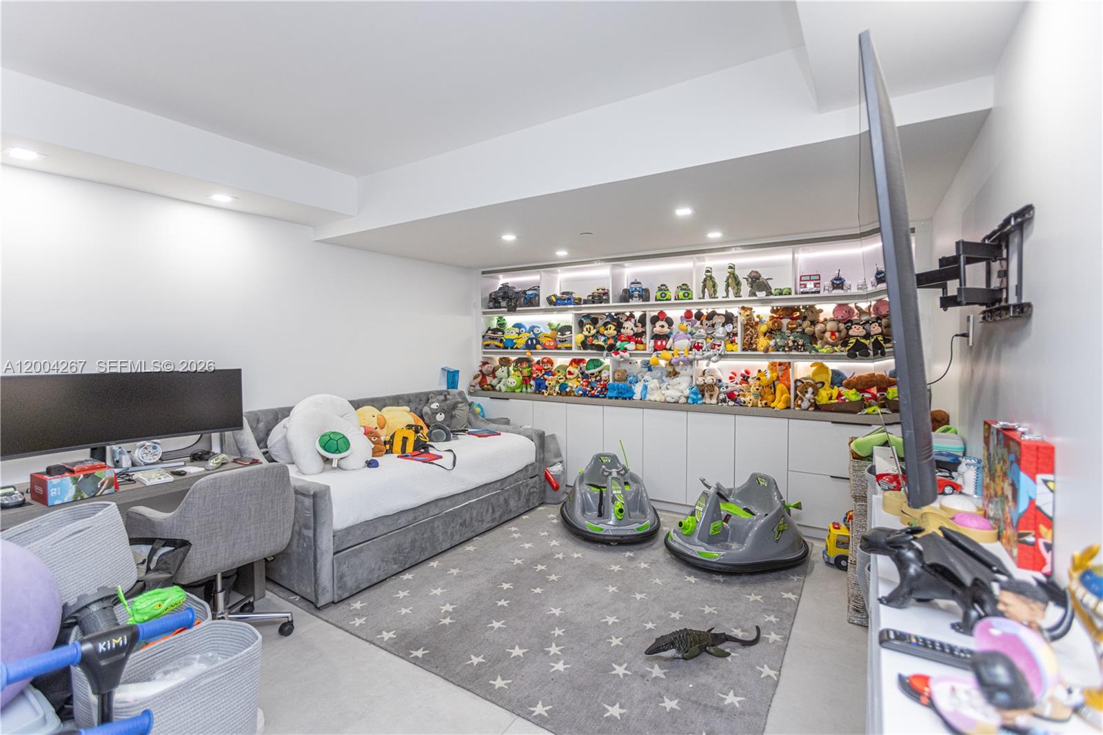 Photo of 20191 Country Club Dr  #TH9, Aventura, Florida, 33180 - 