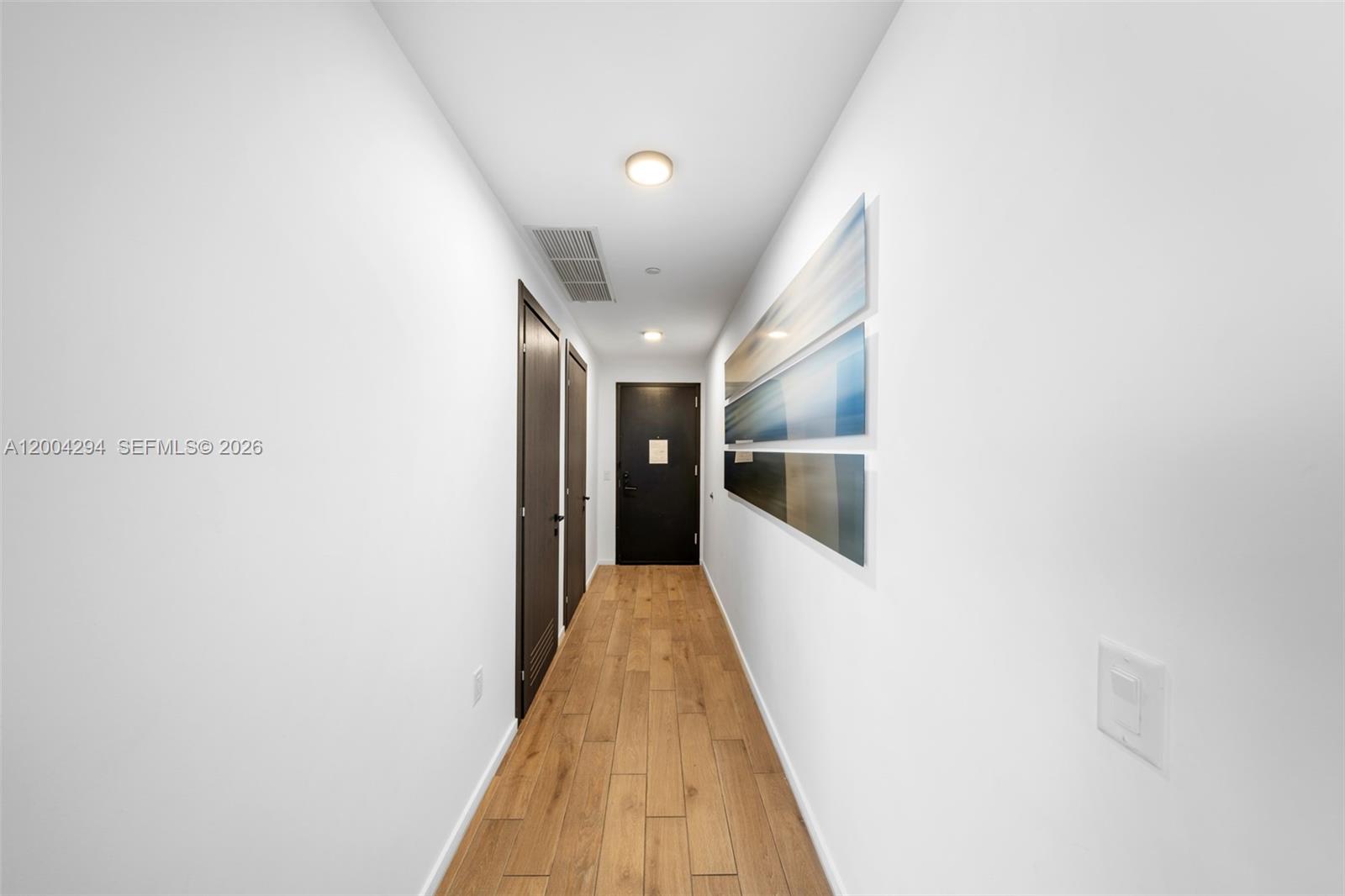 1809 3 / 3 976 sq. ft. $ 2026-04-20 0 Photo