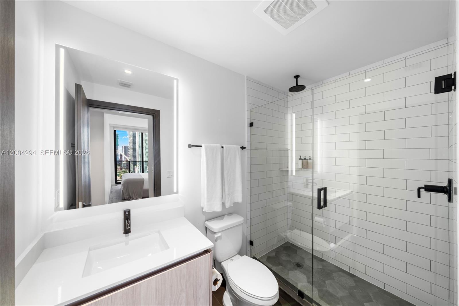 1809 3 / 3 976 sq. ft. $ 2026-04-20 0 Photo