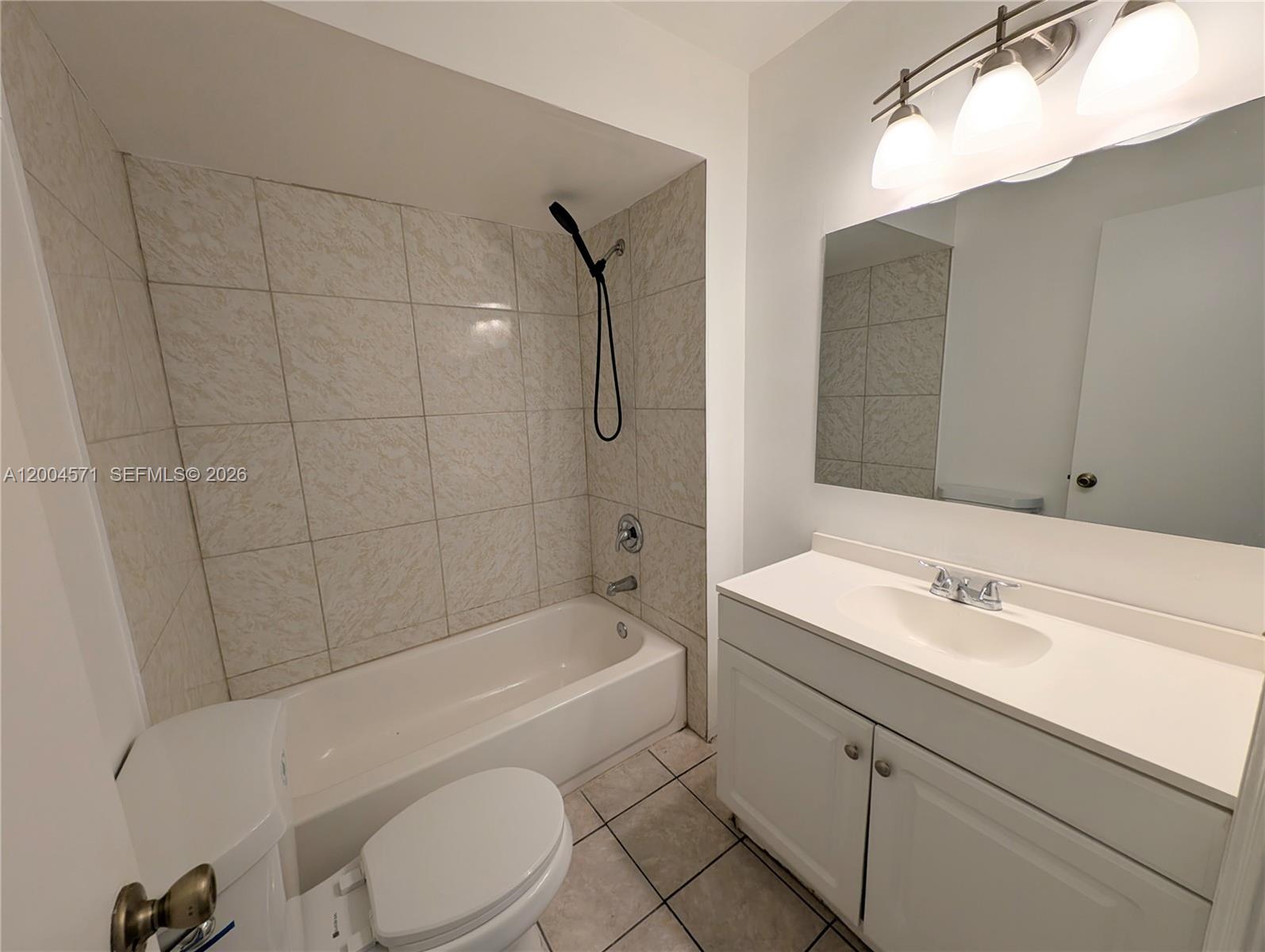   /  2400 sq. ft. $ 2026-04-20 0 foto
