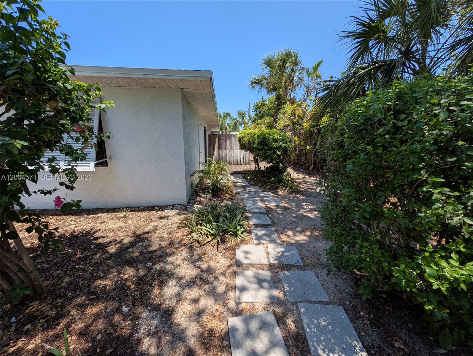   /  2400 sq. ft. $ 2026-04-20 0 foto