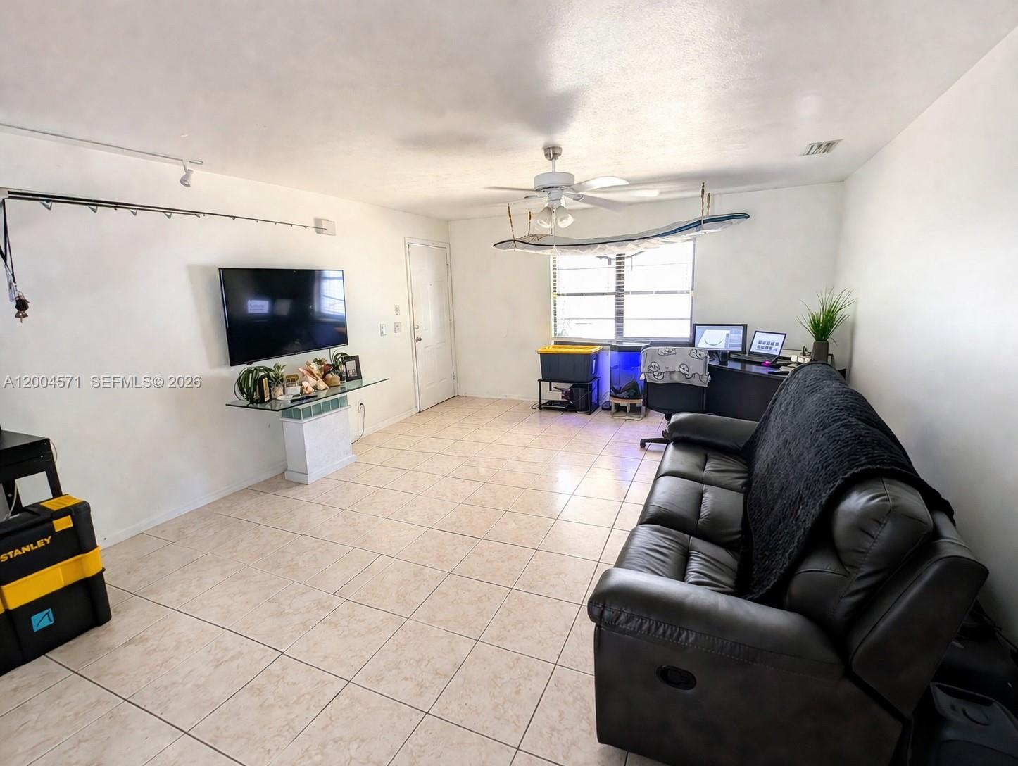   /  2400 sq. ft. $ 2026-04-20 0 foto