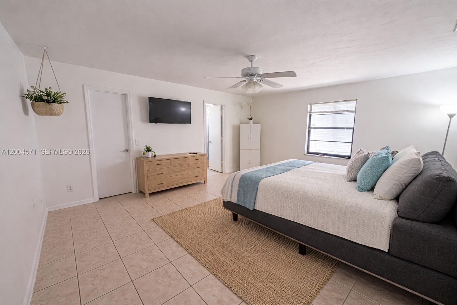   /  2400 sq. ft. $ 2026-04-20 0 foto