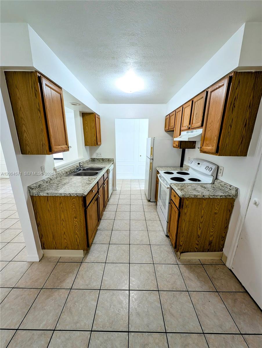  /  2400 sq. ft. $ 2026-04-20 0 foto