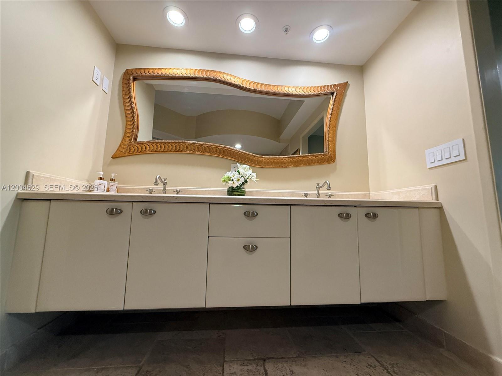 304 1 / 2 1113 sq. ft. $ 2026-04-20 0 Photo