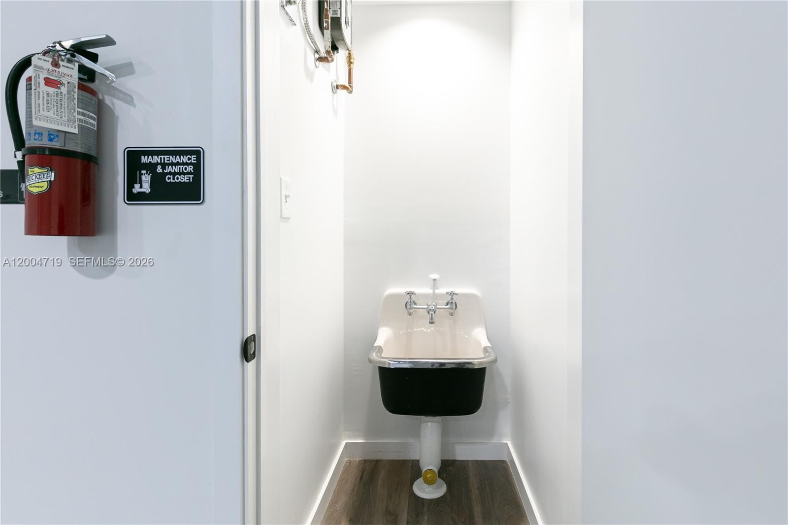 6  /   sq. ft. $ 2026-04-20 0 Photo