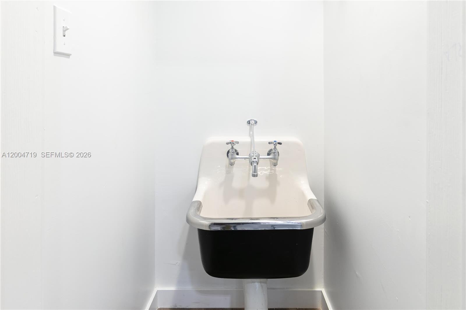 6  /   sq. ft. $ 2026-04-20 0 Photo