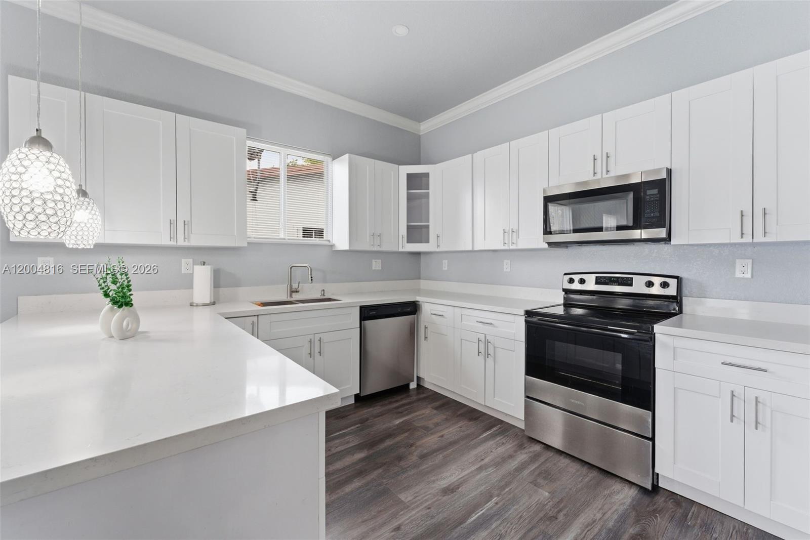 Ver detalles 5628 3 / 2 1798 sq. ft. $ 2026-05-21 0 foto