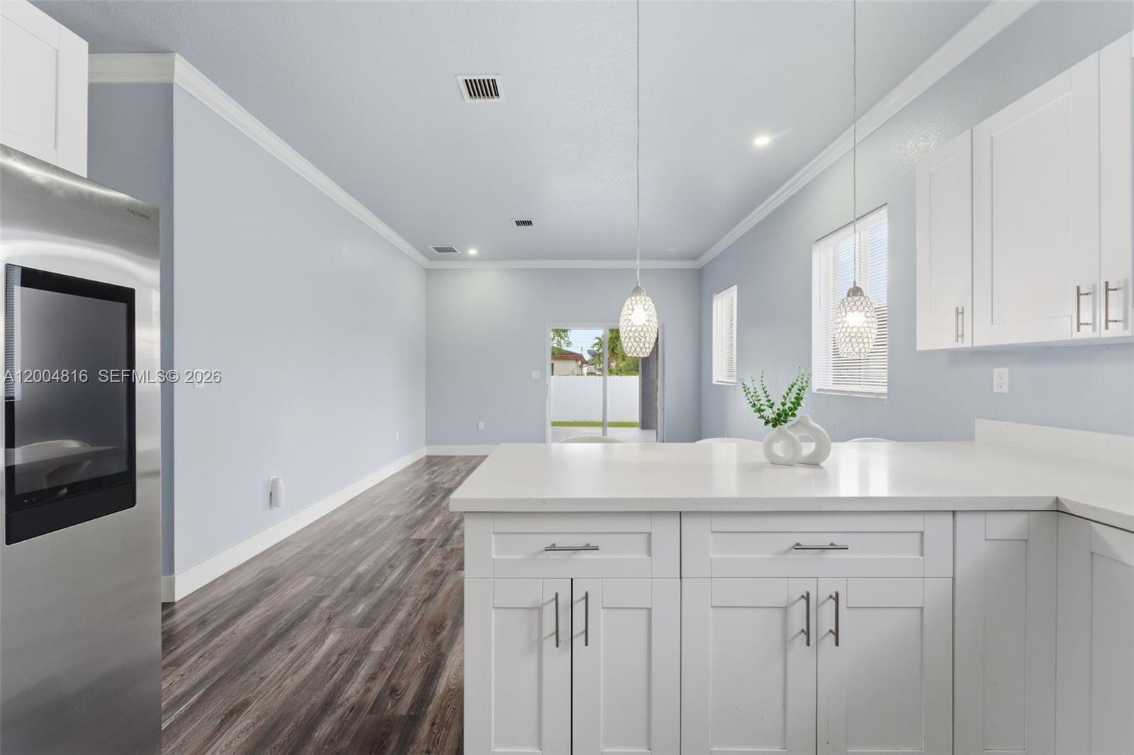 Ver detalles 5628 3 / 2 1798 sq. ft. $ 2026-05-21 0 foto
