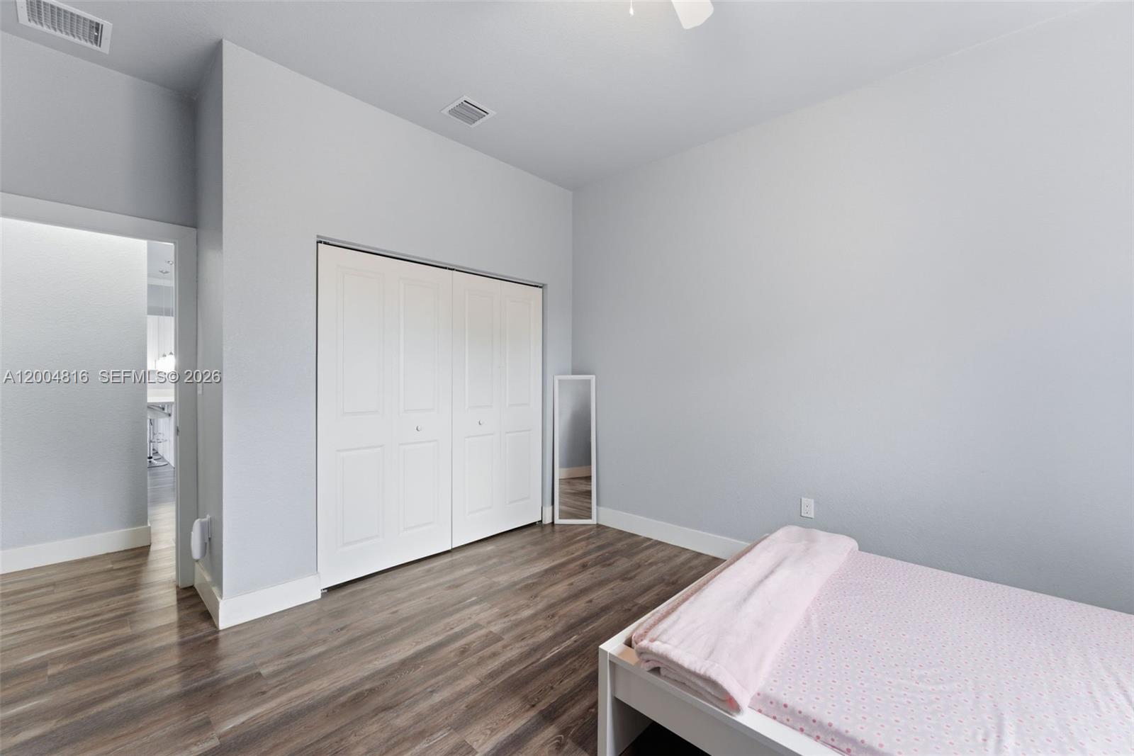 Ver detalles 5628 3 / 2 1798 sq. ft. $ 2026-05-21 0 foto