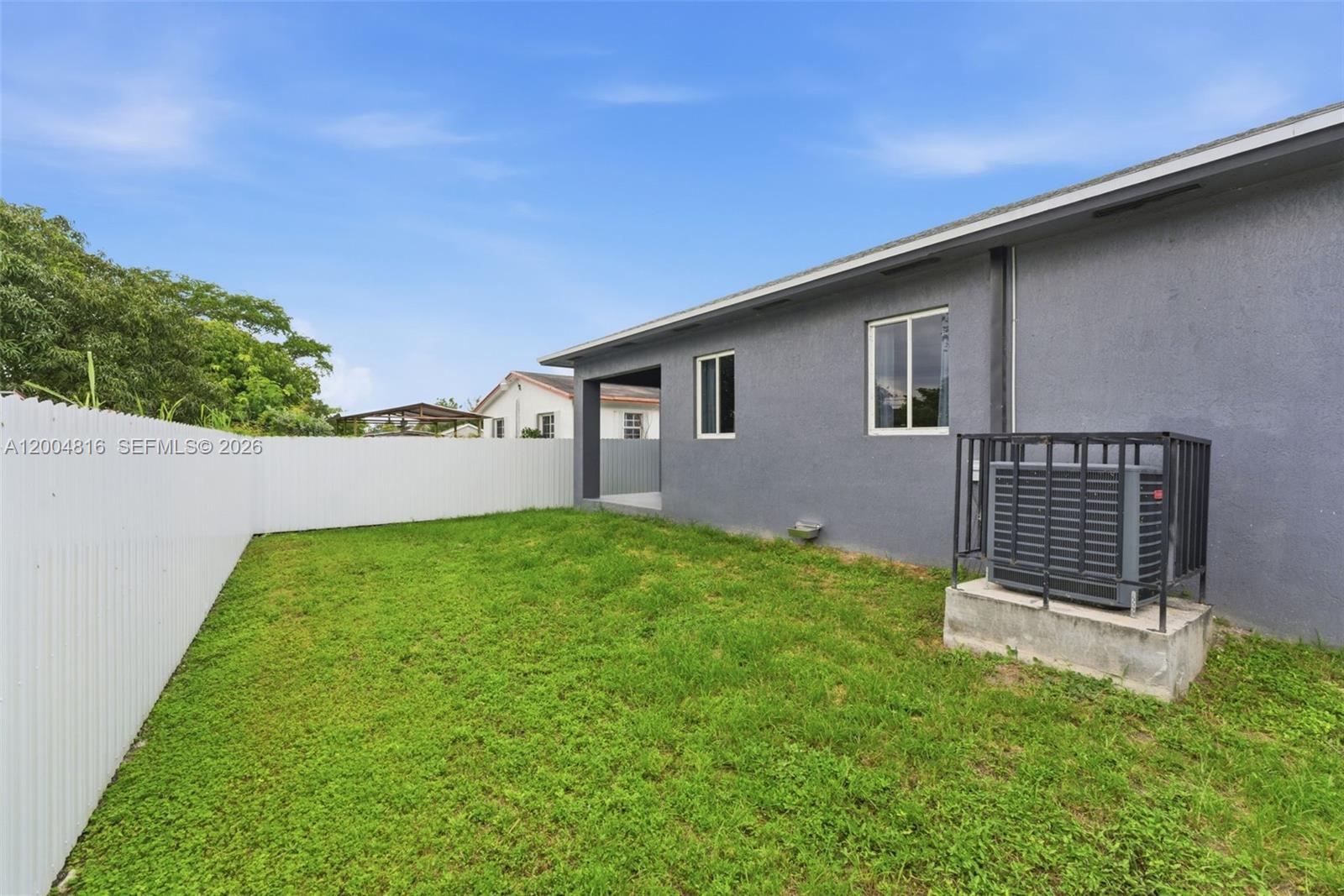 Ver detalles 5628 3 / 2 1798 sq. ft. $ 2026-05-21 0 foto