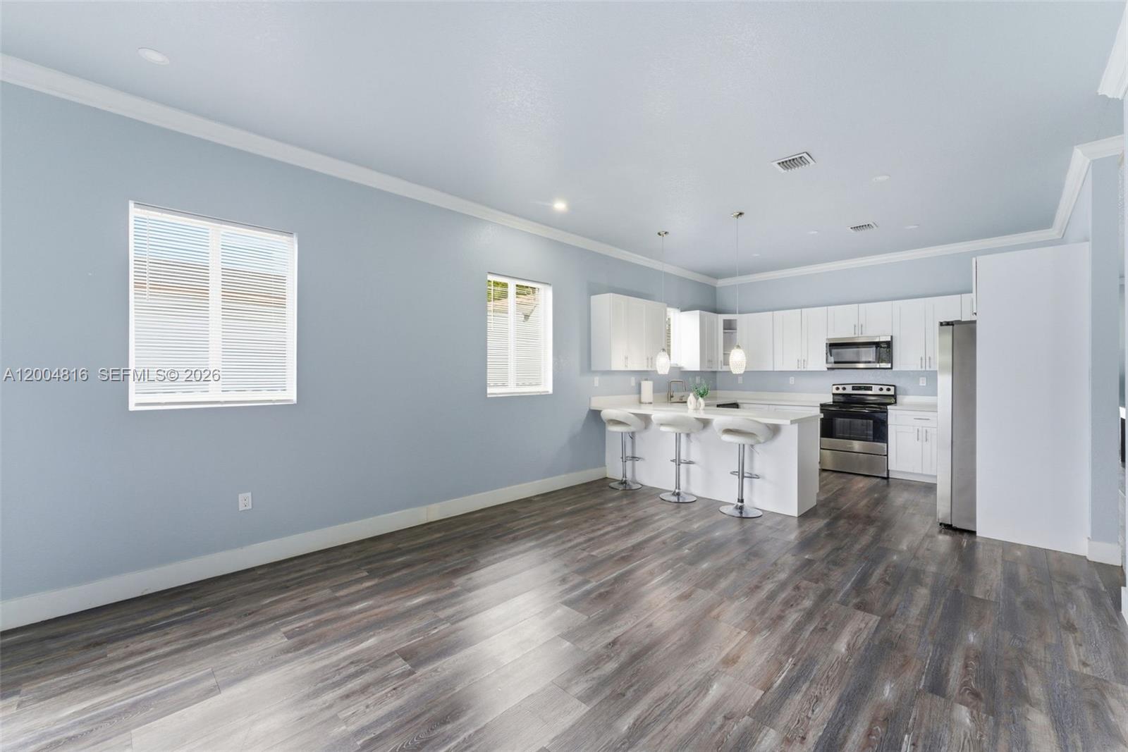 Ver detalles 5628 3 / 2 1798 sq. ft. $ 2026-05-21 0 foto