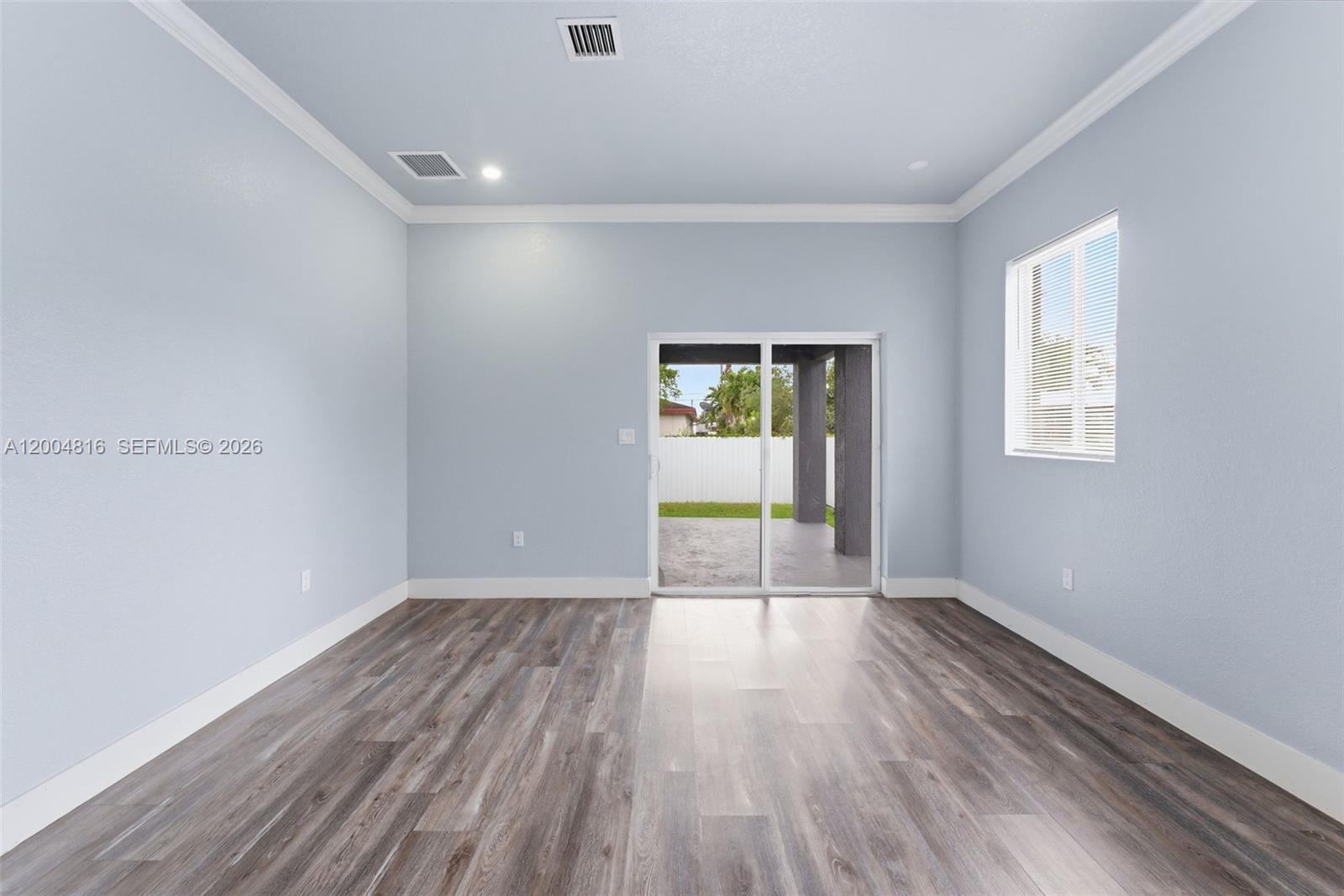 Ver detalles 5628 3 / 2 1798 sq. ft. $ 2026-05-21 0 foto