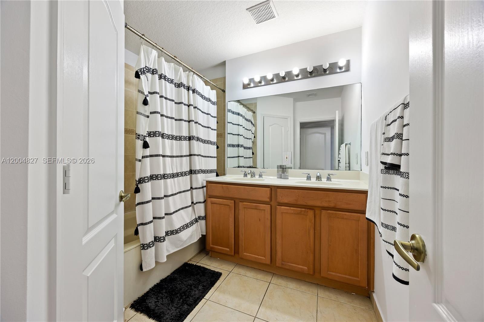 14254 4 / 3 1850 sq. ft. $ 2026-04-21 0 Photo