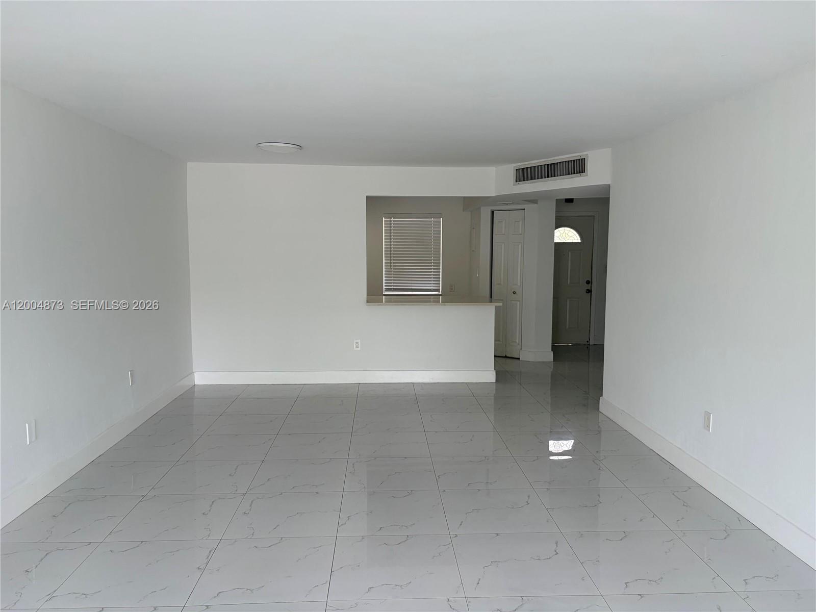 Ver detalles D201 2 / 2 1156 sq. ft. $ 2026-04-21 0 foto