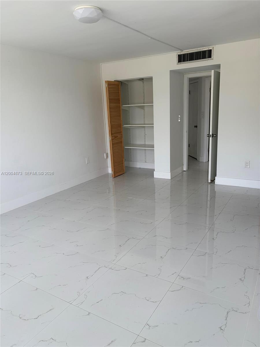 Ver detalles D201 2 / 2 1156 sq. ft. $ 2026-04-21 0 foto