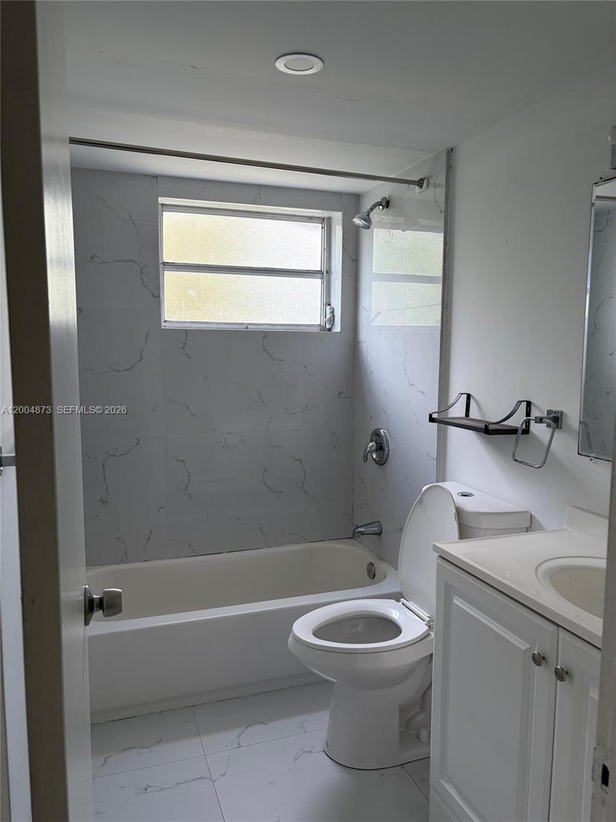 Ver detalles D201 2 / 2 1156 sq. ft. $ 2026-04-21 0 foto
