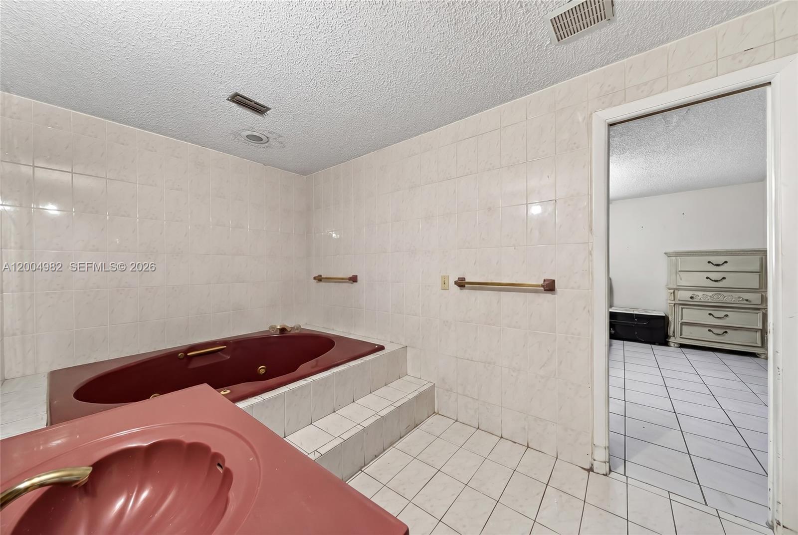 See details / 3158 sq. ft. $ 2026-04-21 0 Photo