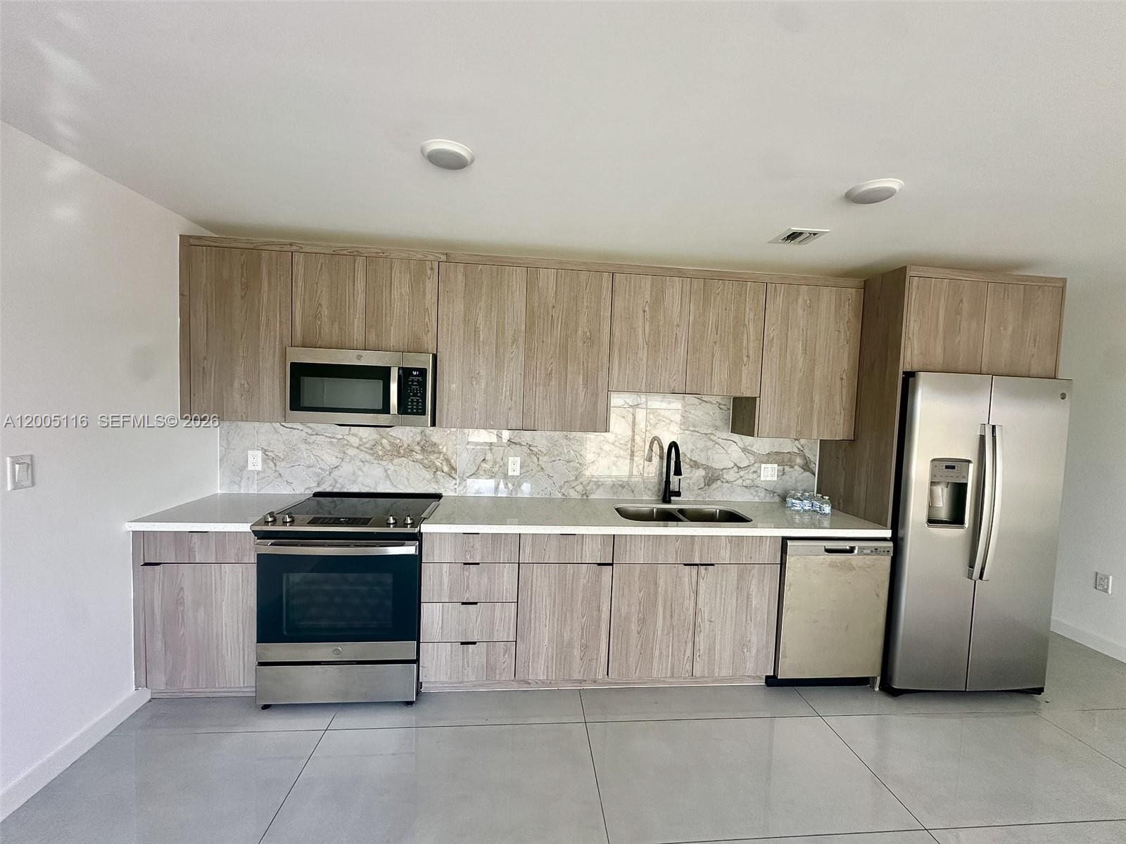 26126 4 / 3 1398 sq. ft. $ 2026-04-21 0 Photo