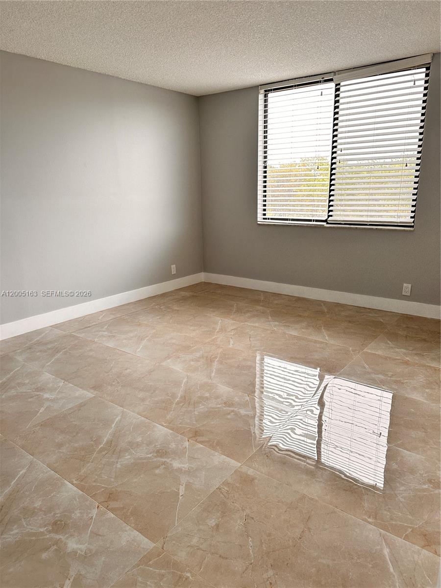 See details 315 2 / 2 1150 sq. ft. $ 2026-04-21 0 Photo