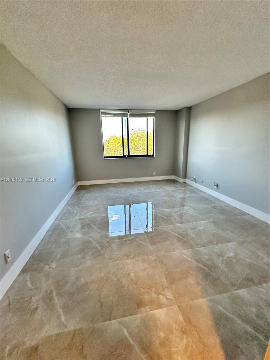 See details 315 2 / 2 1150 sq. ft. $ 2026-04-21 0 Photo