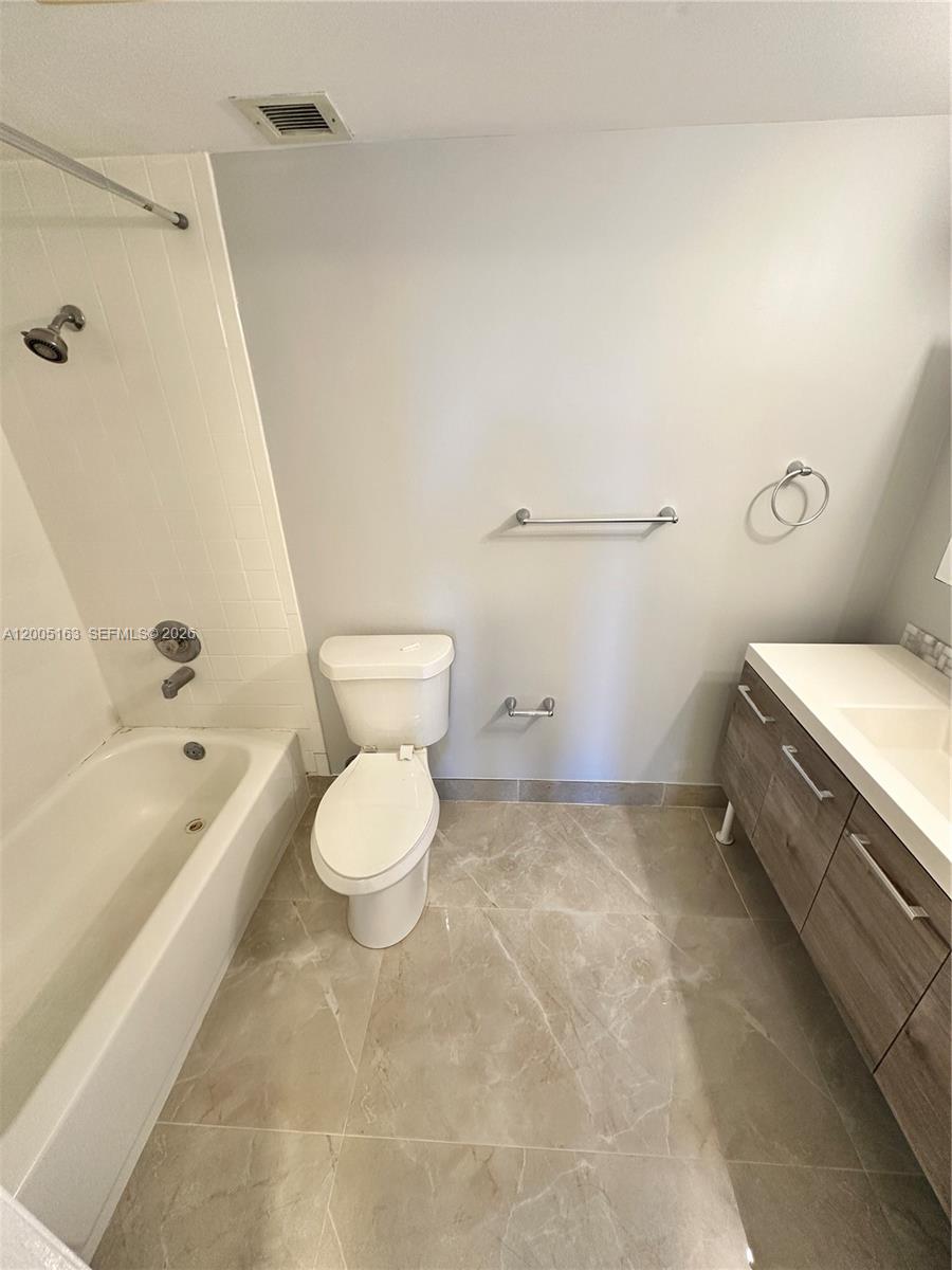 See details 315 2 / 2 1150 sq. ft. $ 2026-04-21 0 Photo