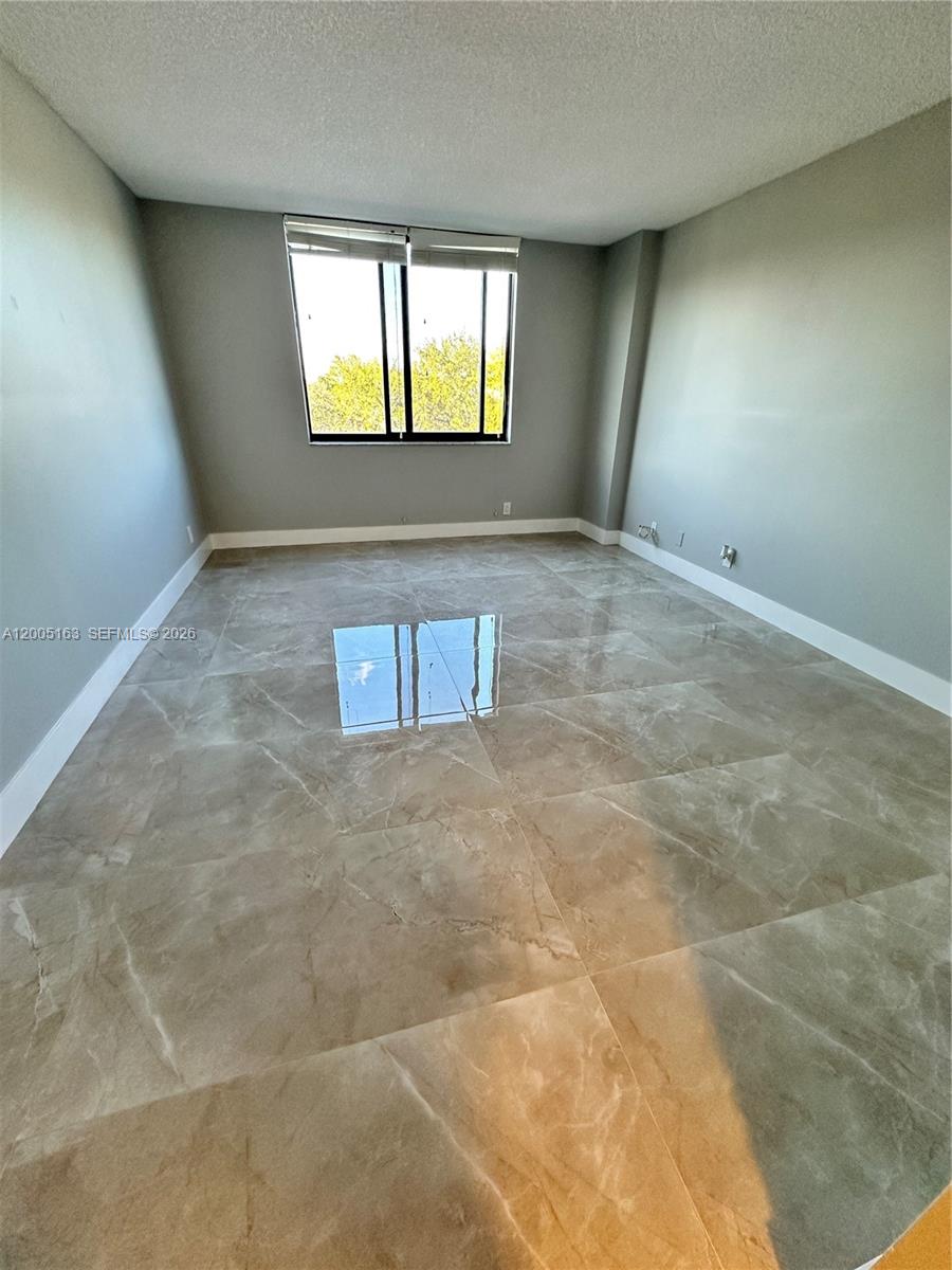 See details 315 2 / 2 1150 sq. ft. $ 2026-04-21 0 Photo
