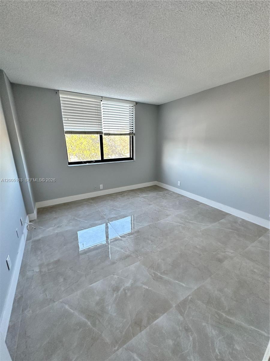 See details 315 2 / 2 1150 sq. ft. $ 2026-04-21 0 Photo