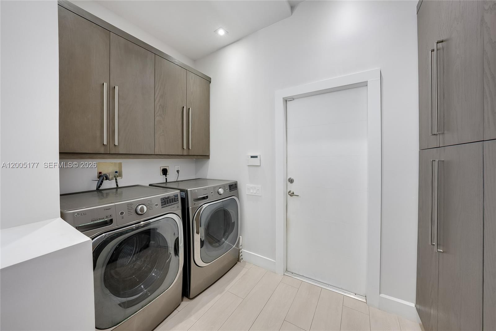 Photo of 1366 Harbor Vw W  (1366), Hollywood, Florida, 33019 - 