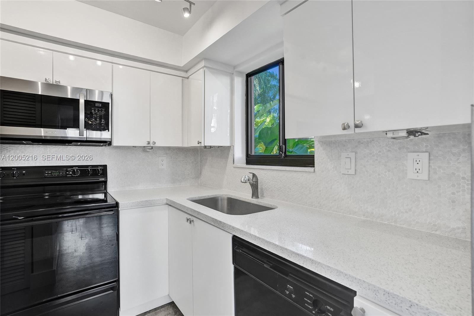 Photo of 20332 34th Ct #26, Aventura, Florida, 33180 - Lots of counter and cabinet space!