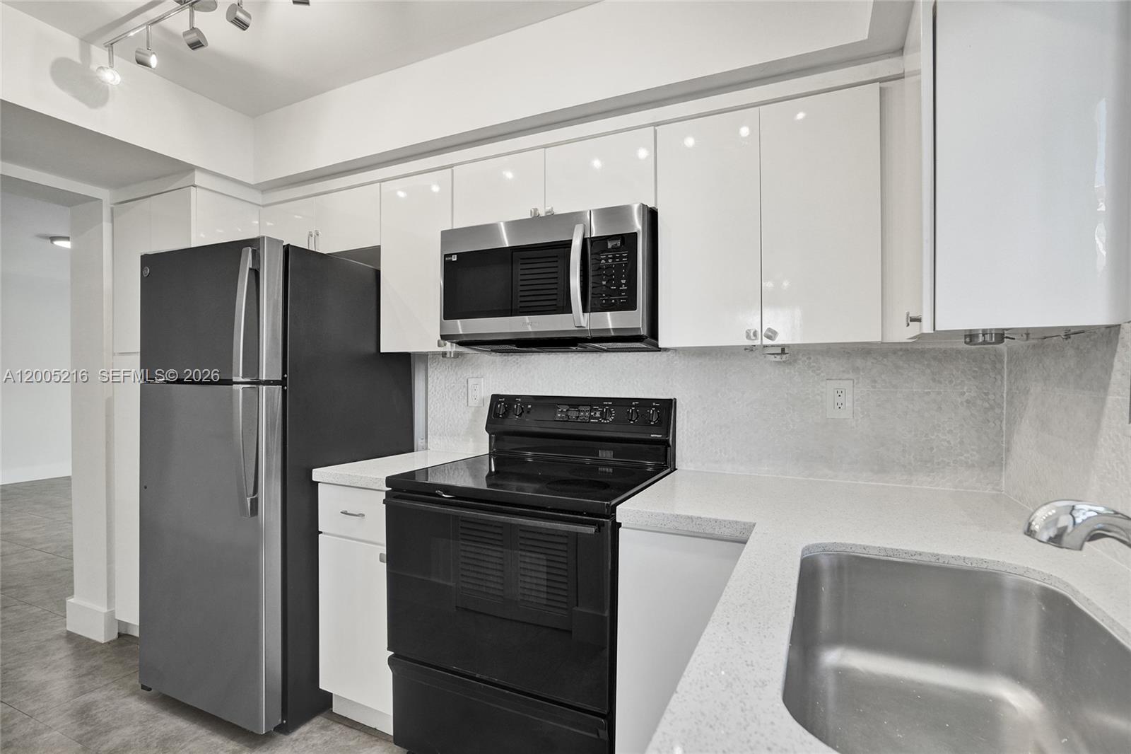 Photo of 20332 34th Ct #26, Aventura, Florida, 33180 - Enjoy cooking in this modern newer kitchen!