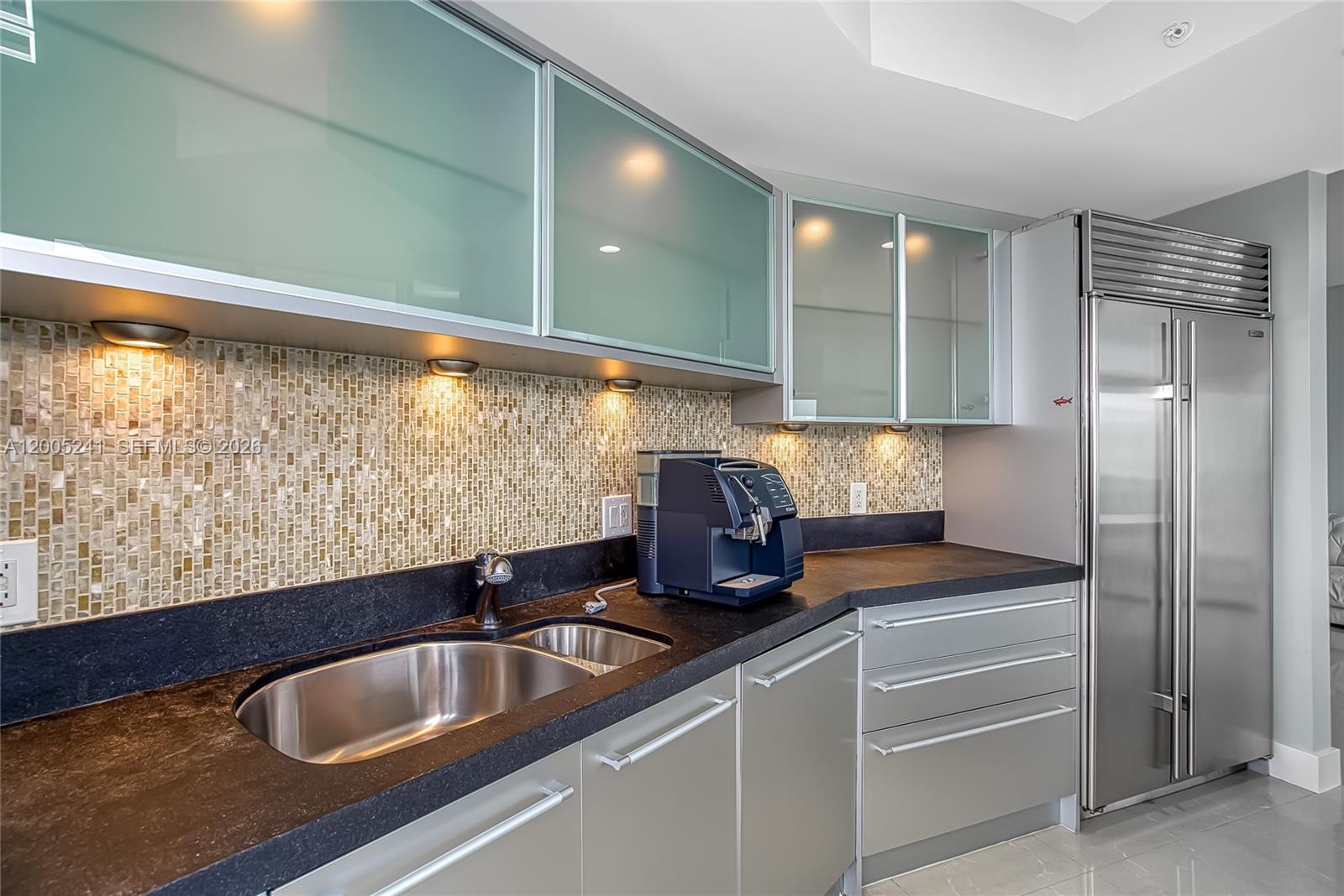 1701 2 / 3 1649 кв.футов $ 2026-04-21 0 Фото