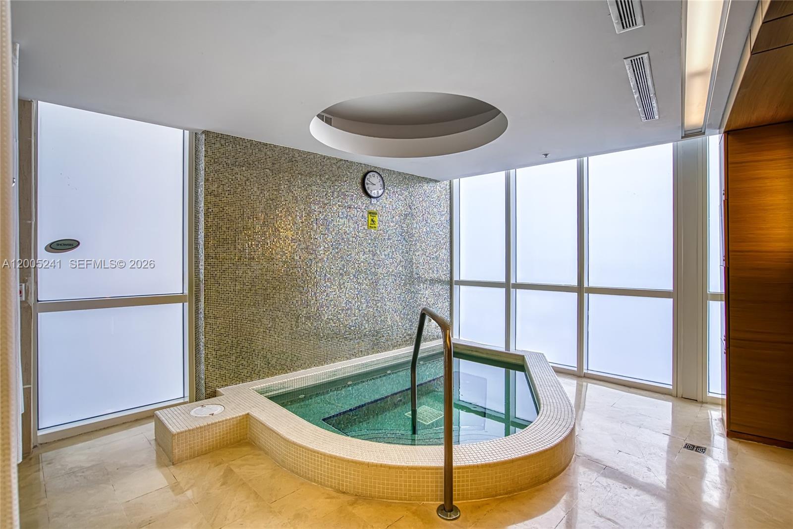 1701 2 / 3 1649 кв.футов $ 2026-04-21 0 Фото