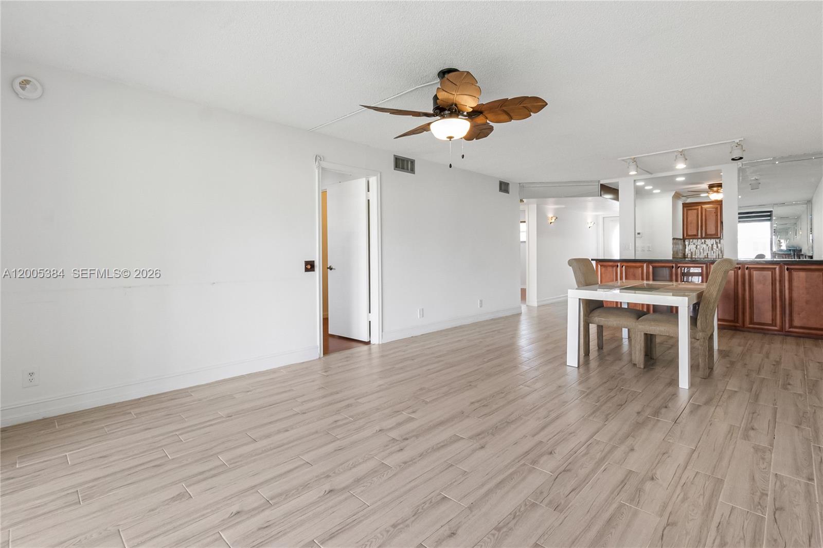 209 2 / 2 1170 кв.футов $ 2026-04-21 0 Фото