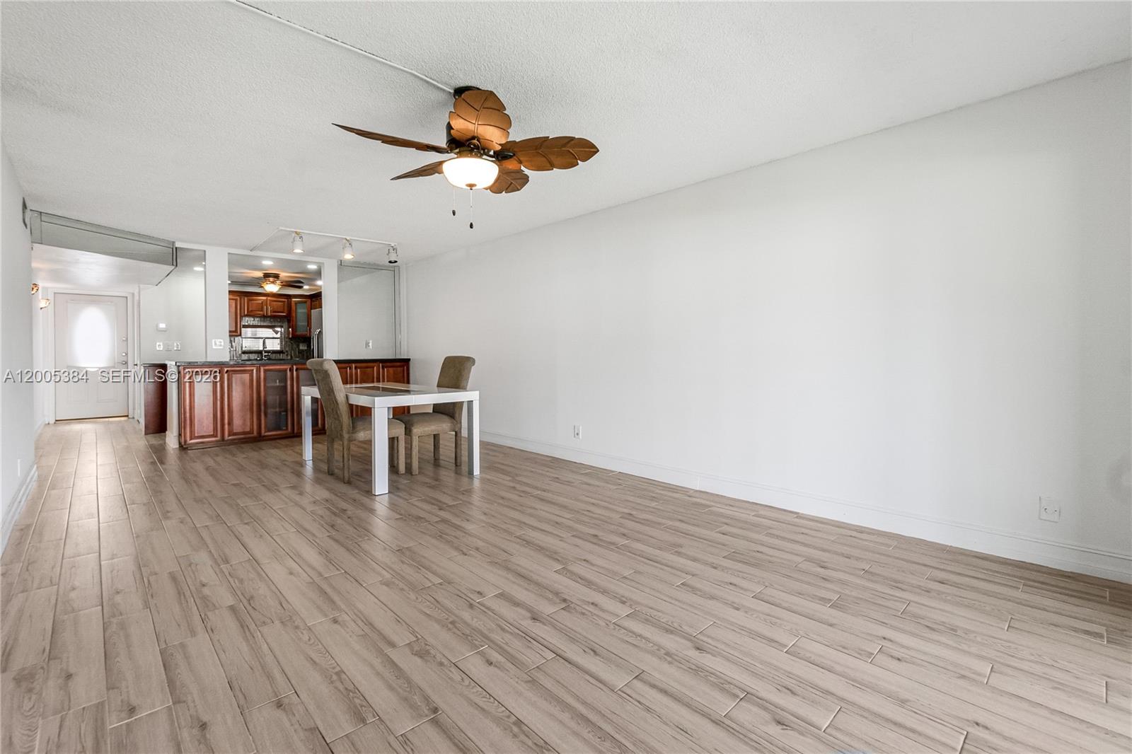 209 2 / 2 1170 кв.футов $ 2026-04-21 0 Фото