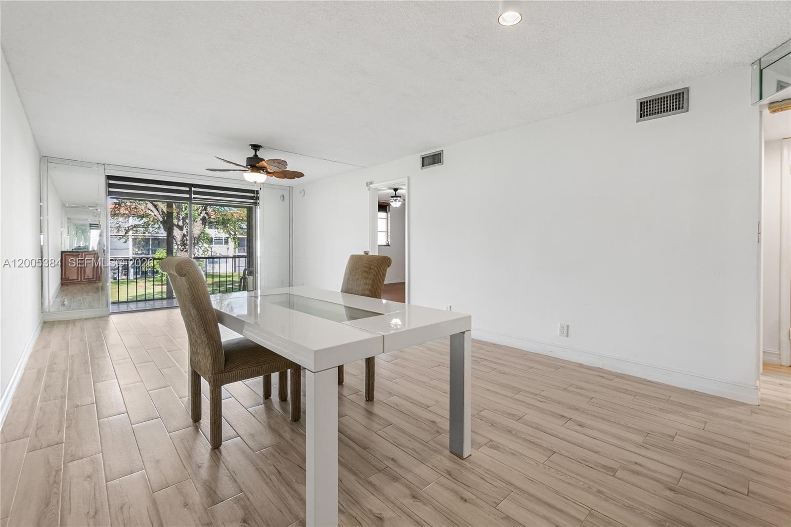 209 2 / 2 1170 кв.футов $ 2026-04-21 0 Фото