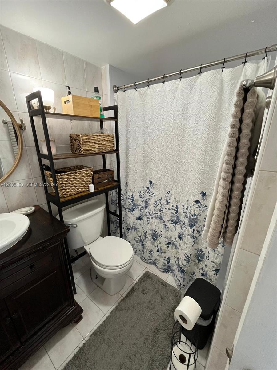 Photo of 3475 Country Club Dr  #312, Aventura, Florida, 33180 - 