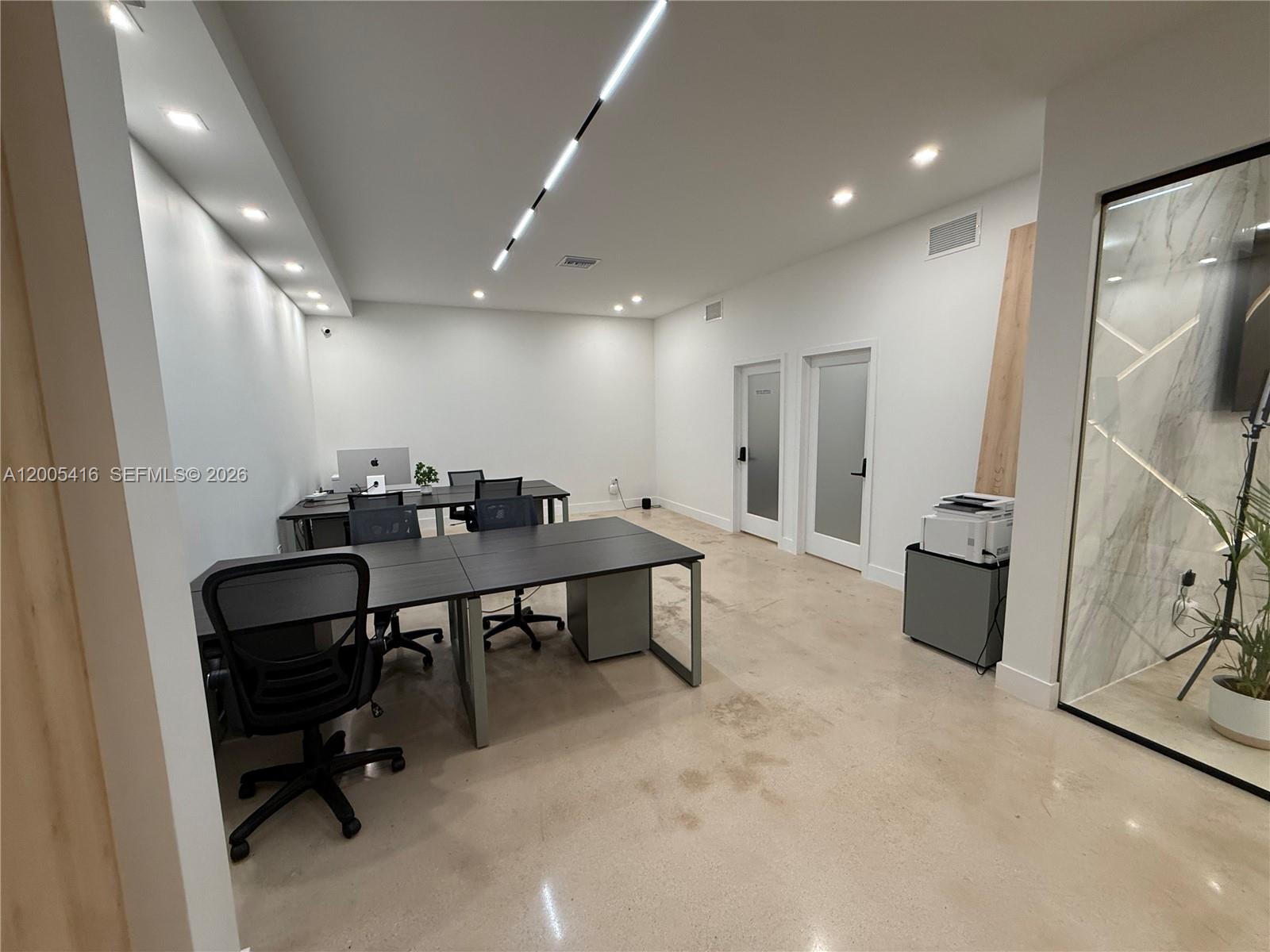 5520  /   sq. ft. $ 2026-04-21 0 Photo