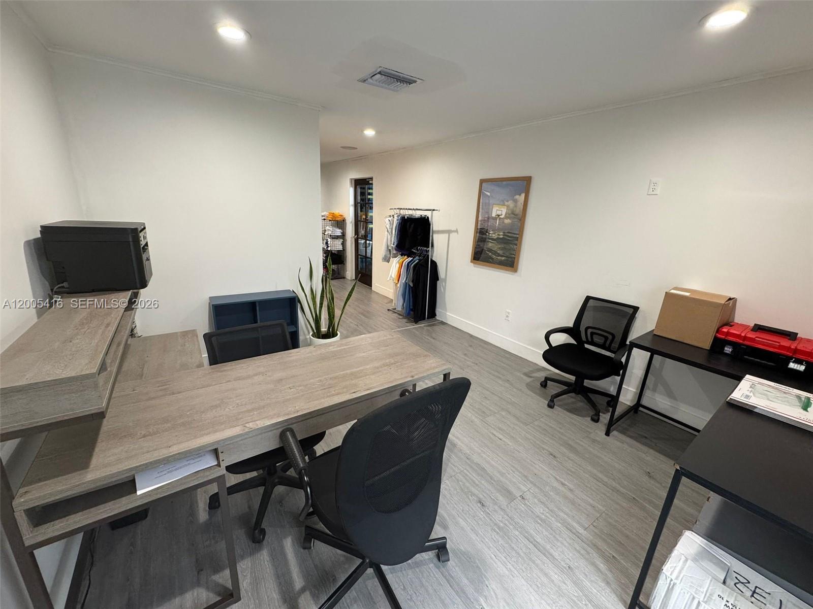 5520  /   sq. ft. $ 2026-04-21 0 Photo