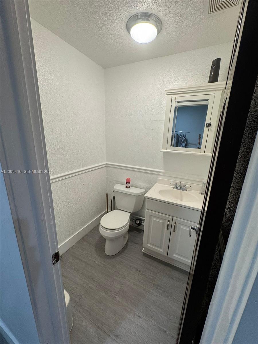 5520  /   sq. ft. $ 2026-04-21 0 Photo