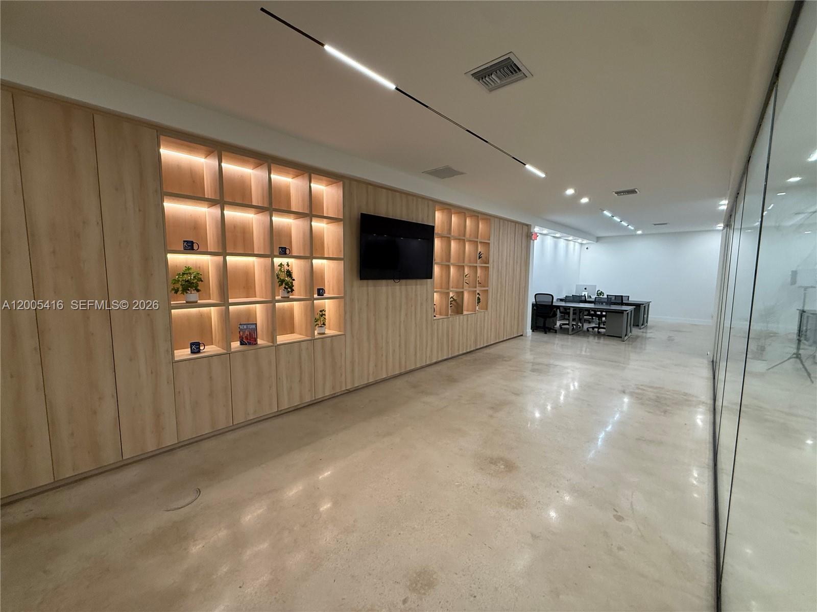 5520  /   sq. ft. $ 2026-04-21 0 Photo