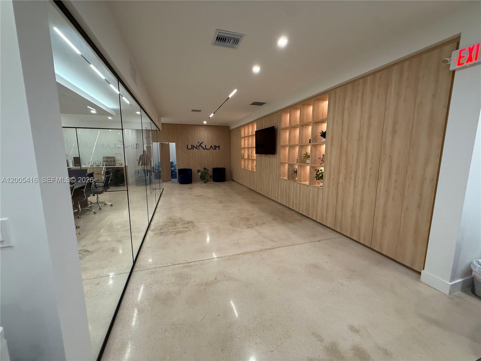 5520  /   sq. ft. $ 2026-04-21 0 Photo